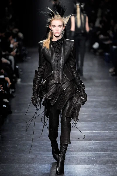 Look 17